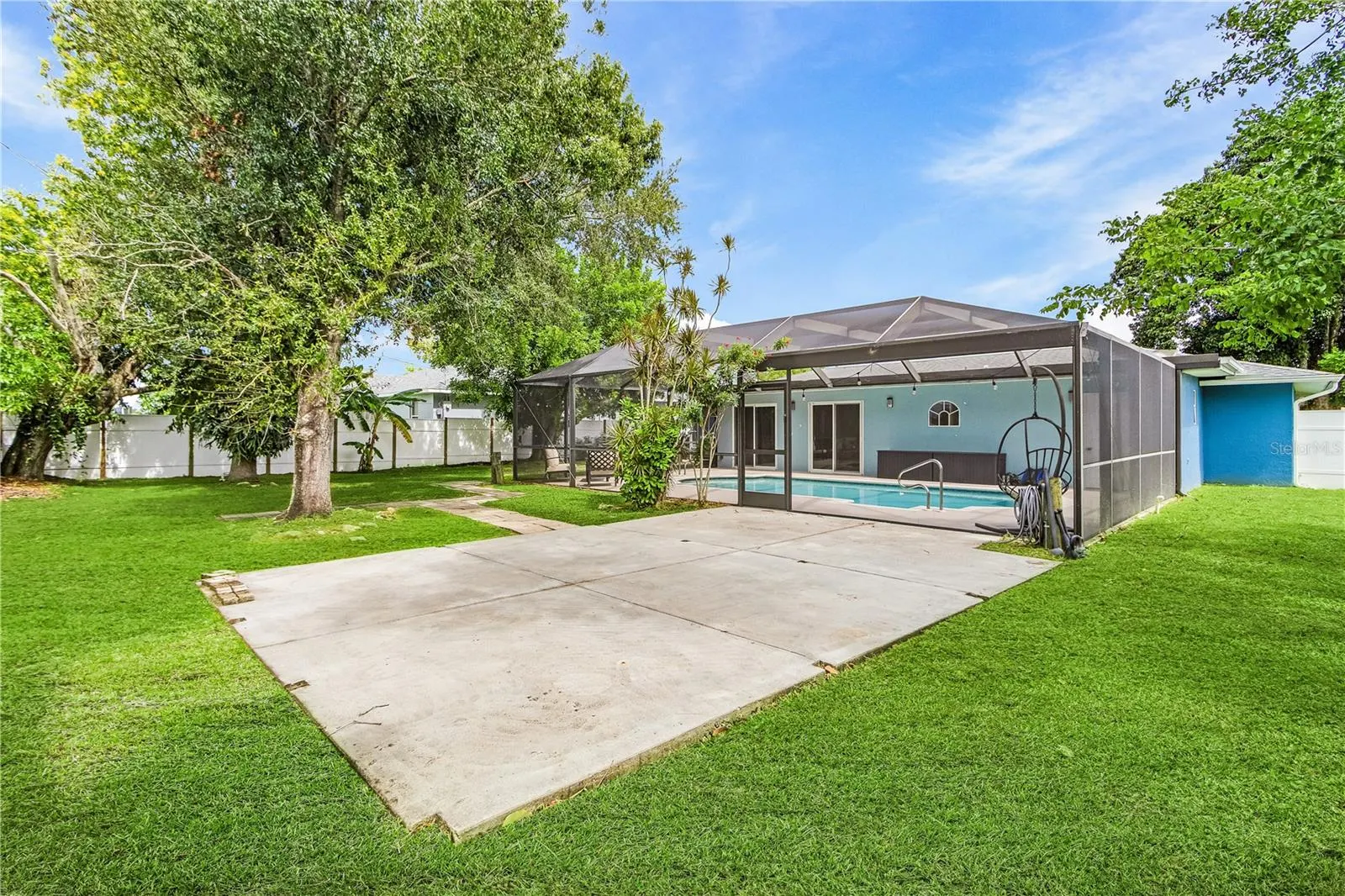 908 NE 5TH PL
