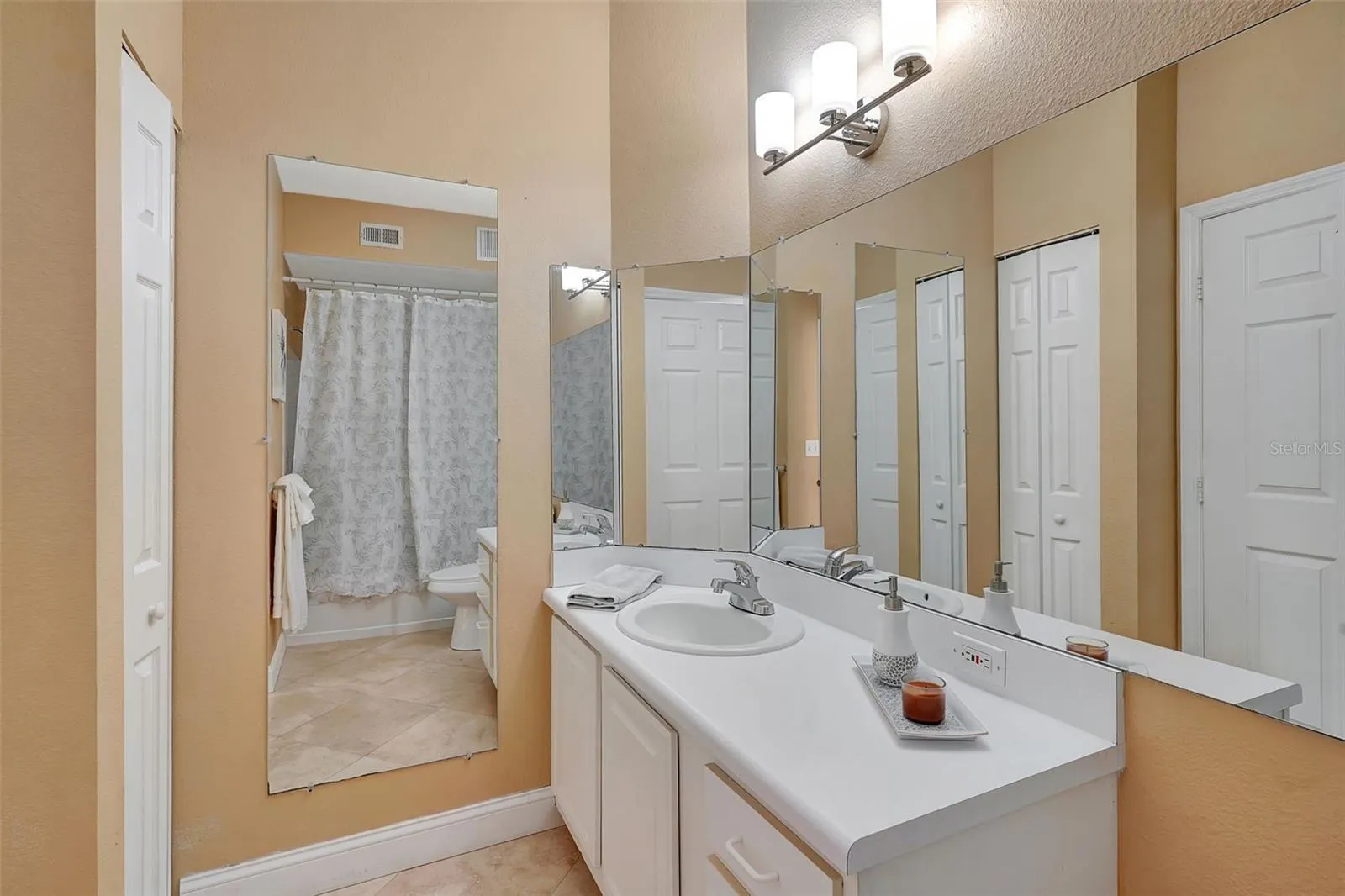11510 VILLA GRAND #407, #407