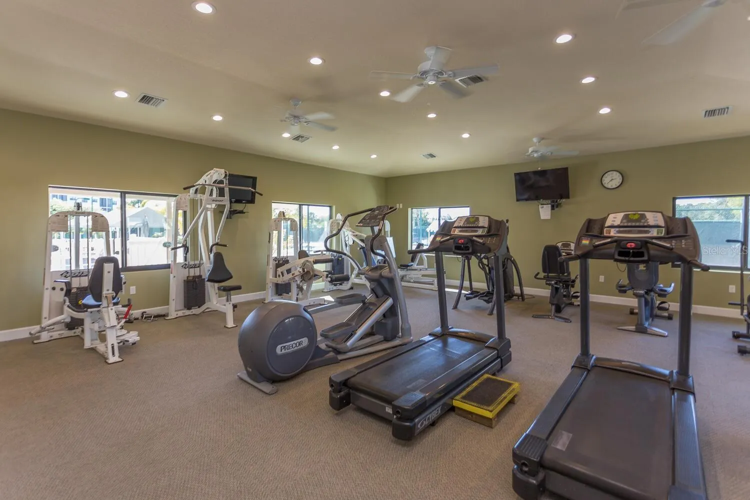 5400 EAGLES POINT CIR #405, #405