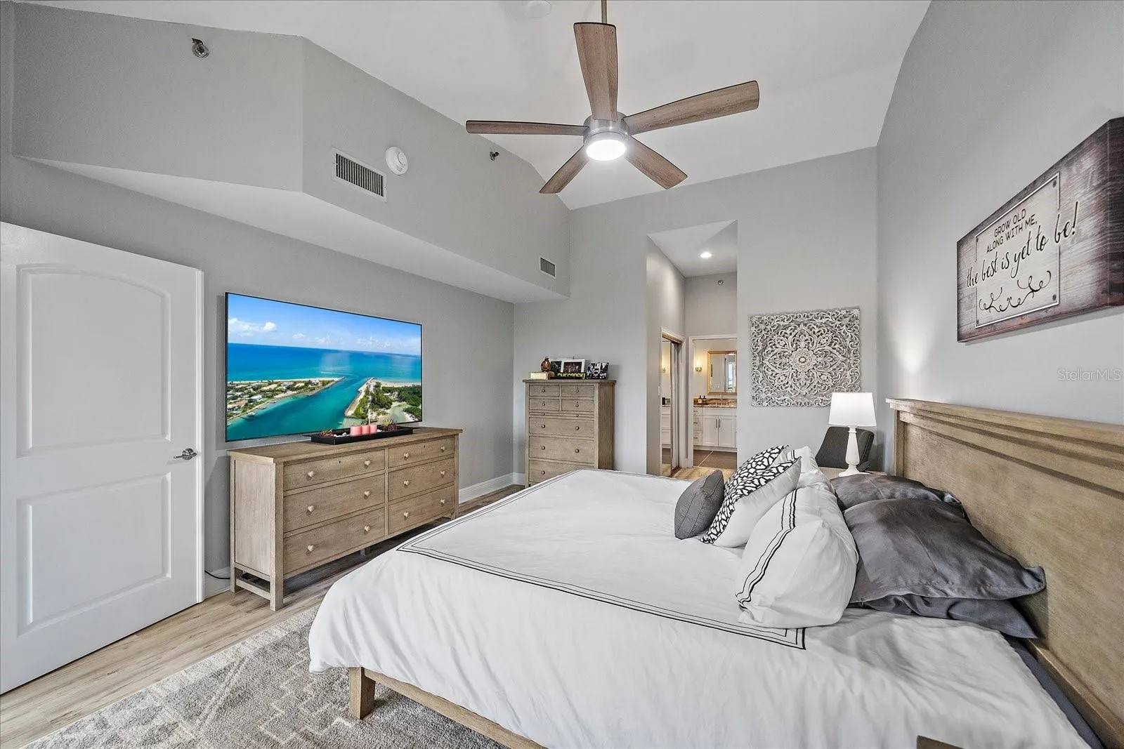 5400 EAGLES POINT CIR #405, #405