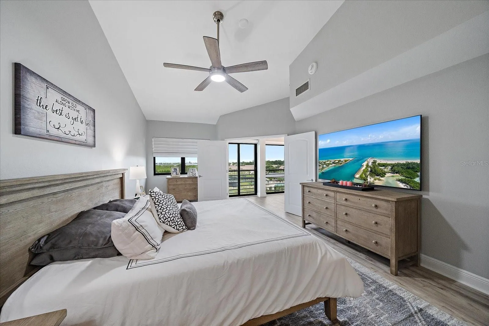 5400 EAGLES POINT CIR #405, #405