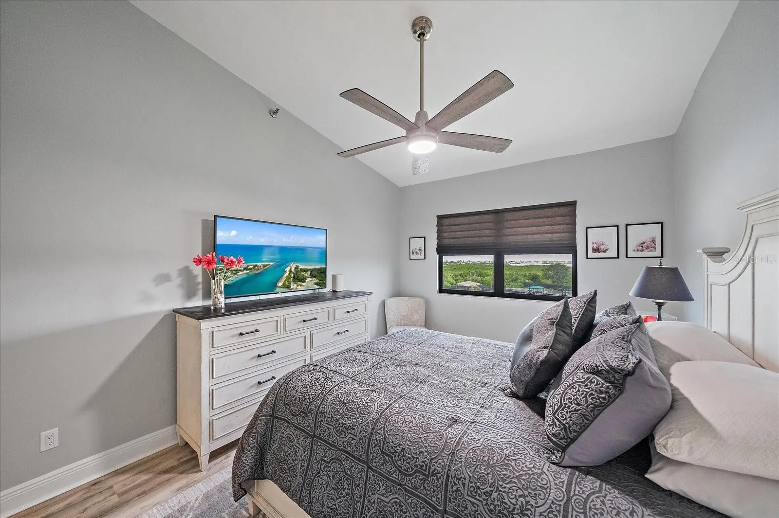 5400 EAGLES POINT CIR #405, #405