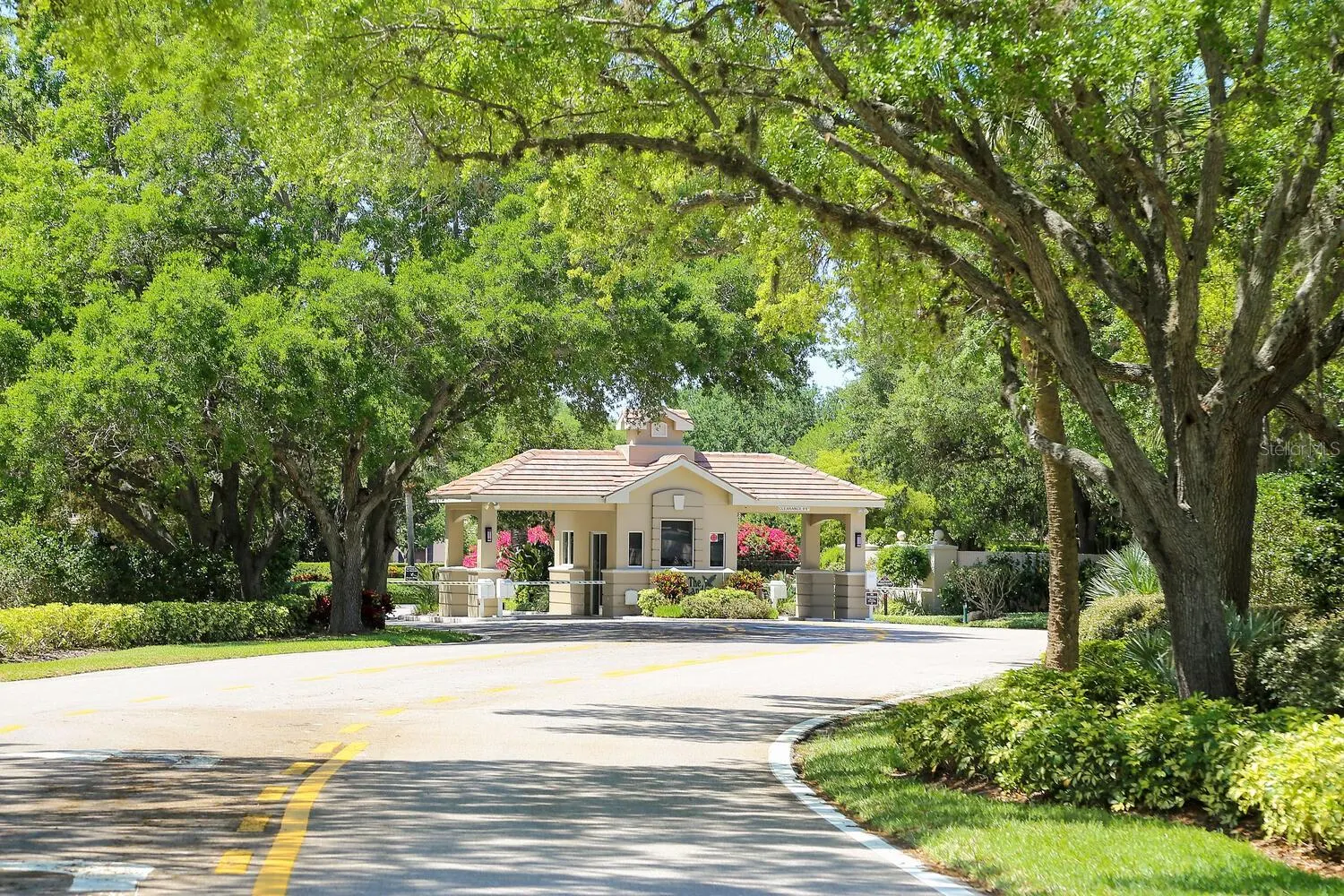 5400 EAGLES POINT CIR #405, #405