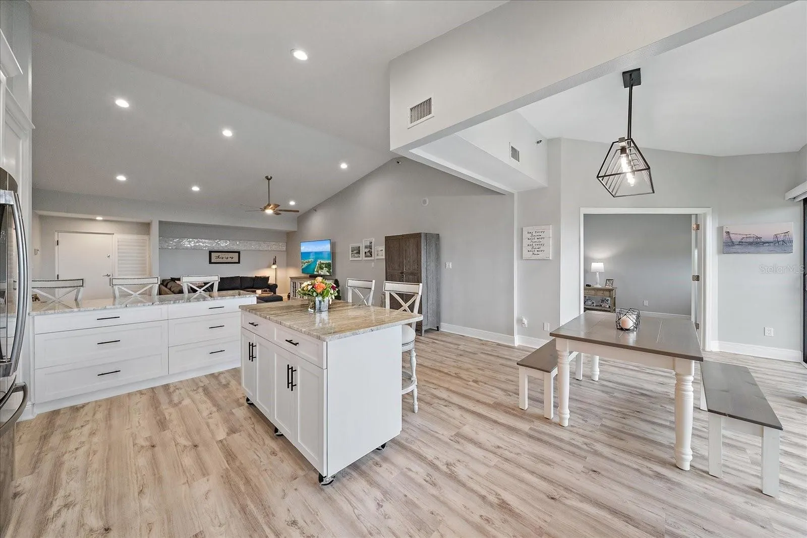 5400 EAGLES POINT CIR #405, #405