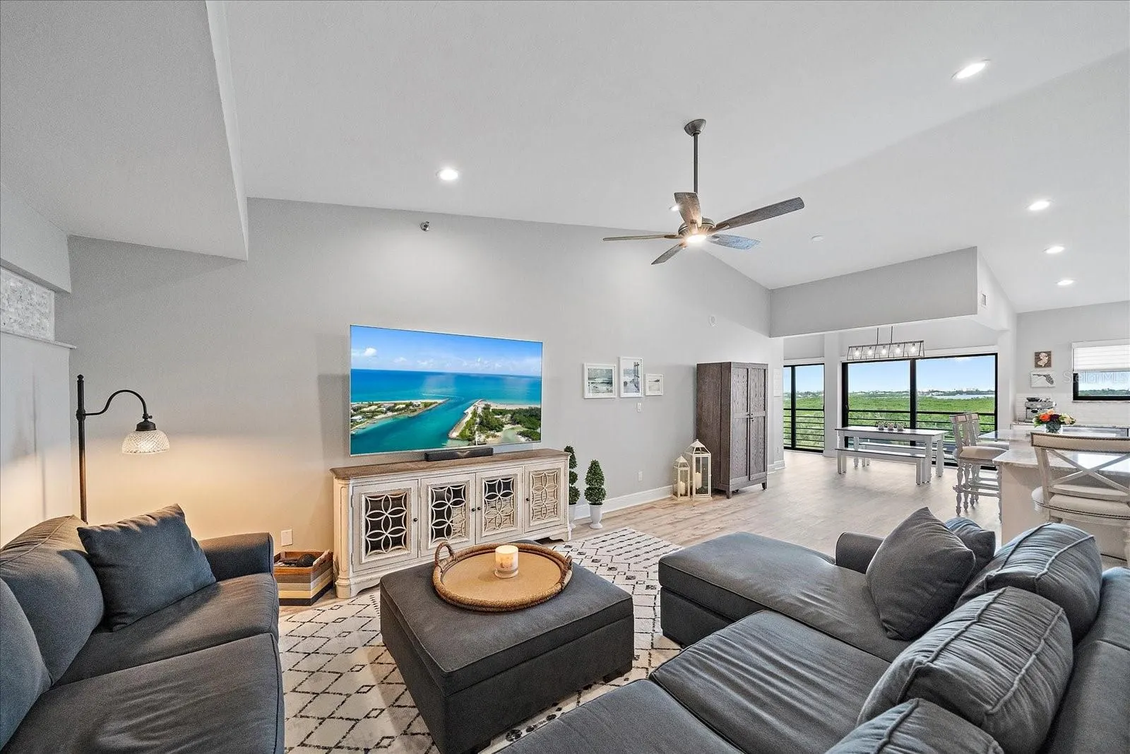 5400 EAGLES POINT CIR #405, #405