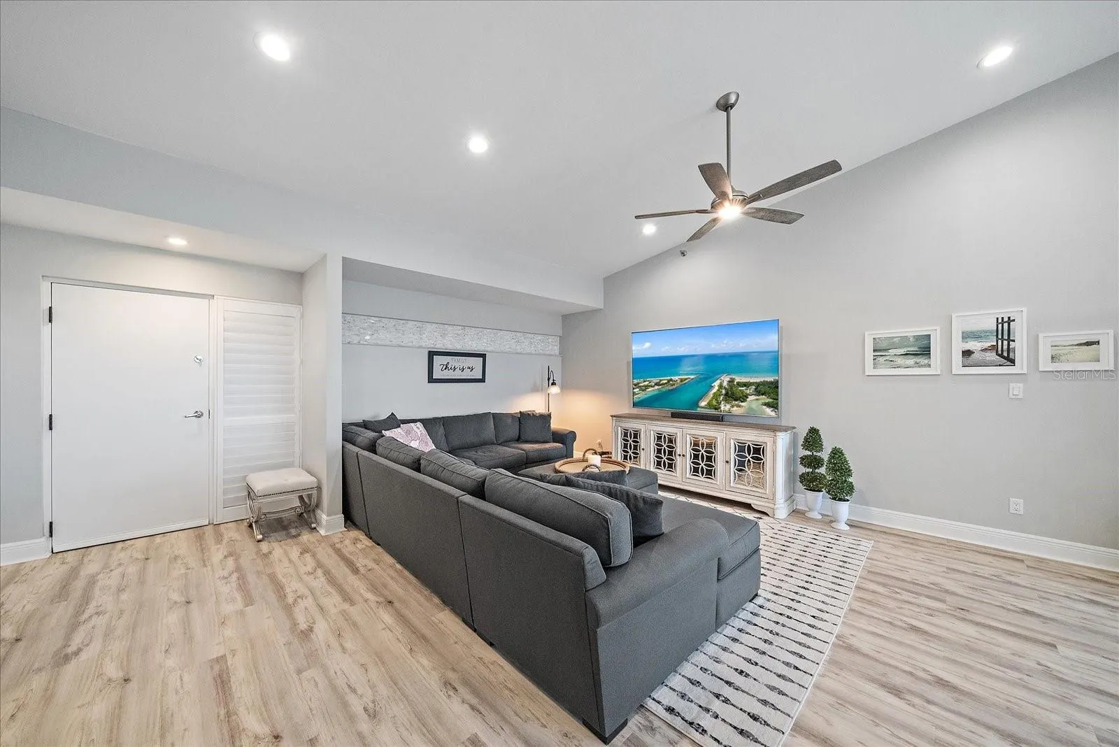 5400 EAGLES POINT CIR #405, #405