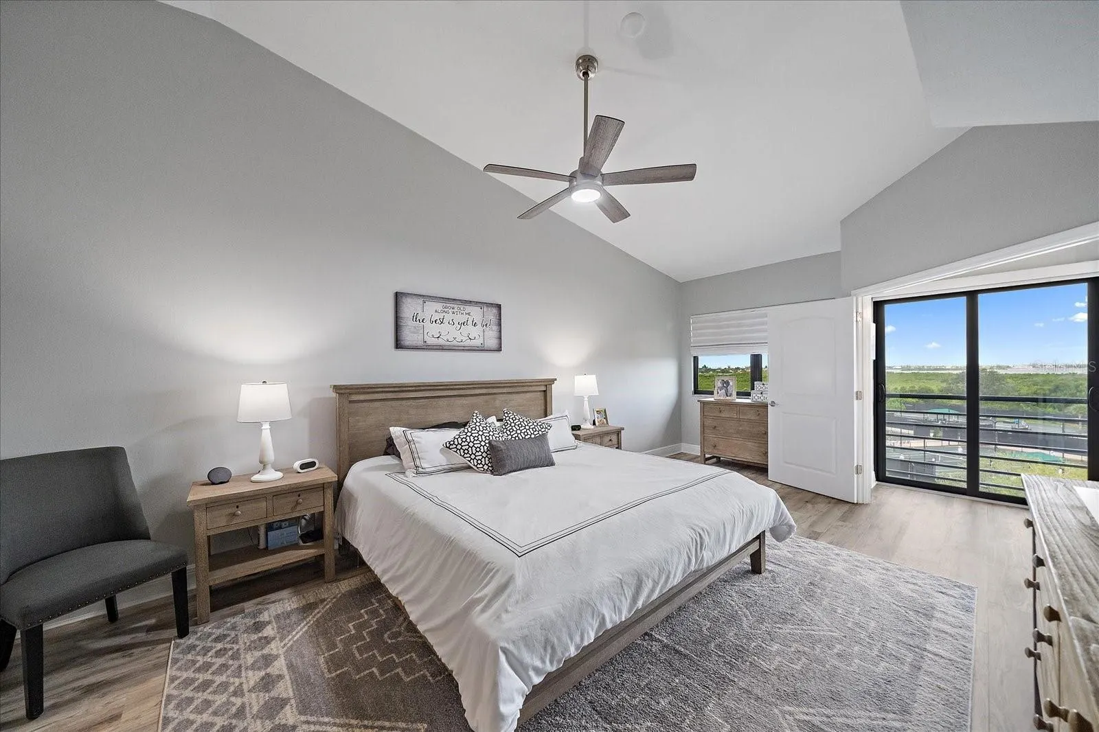 5400 EAGLES POINT CIR #405, #405