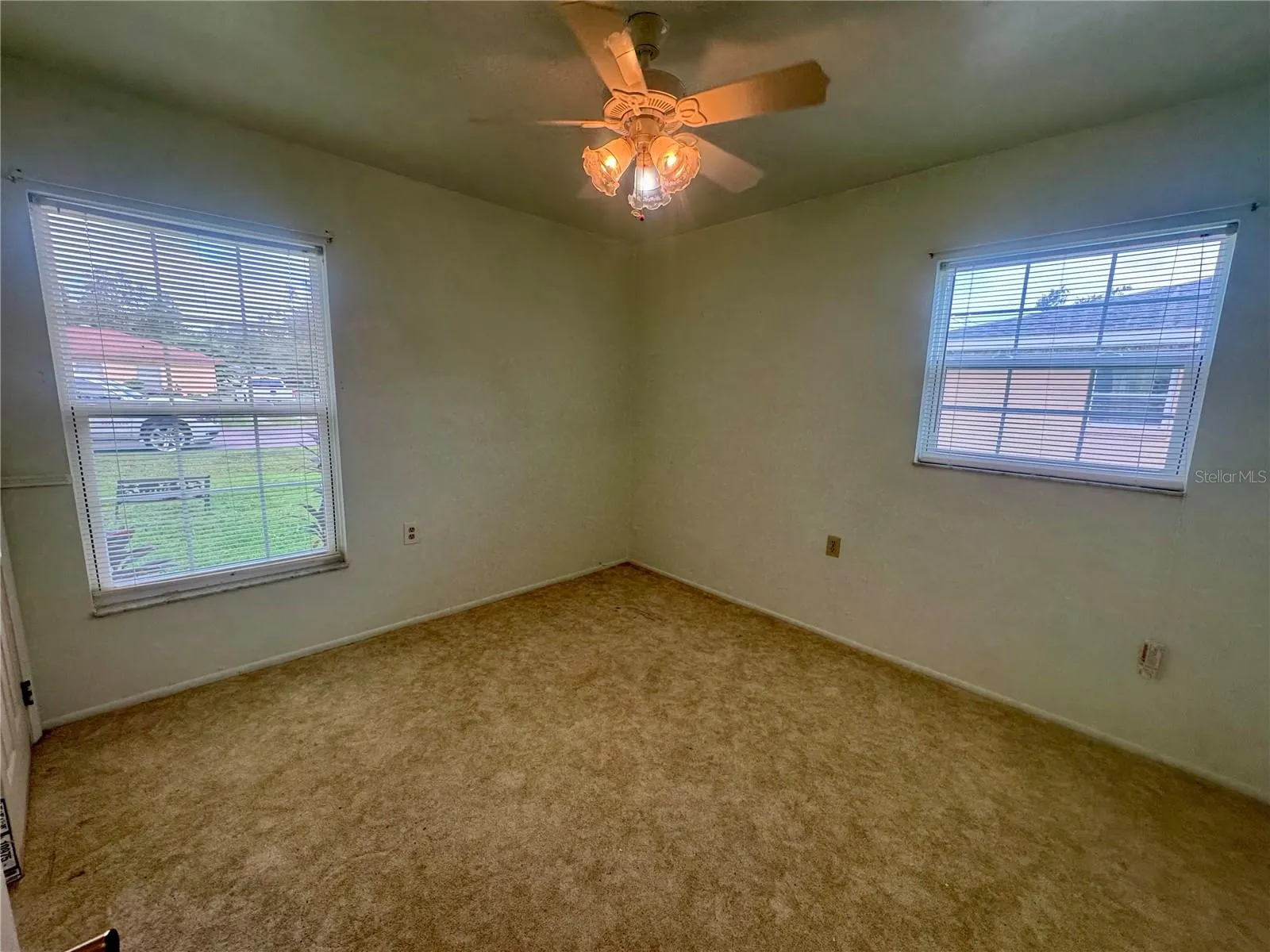 418 N 16TH AVE