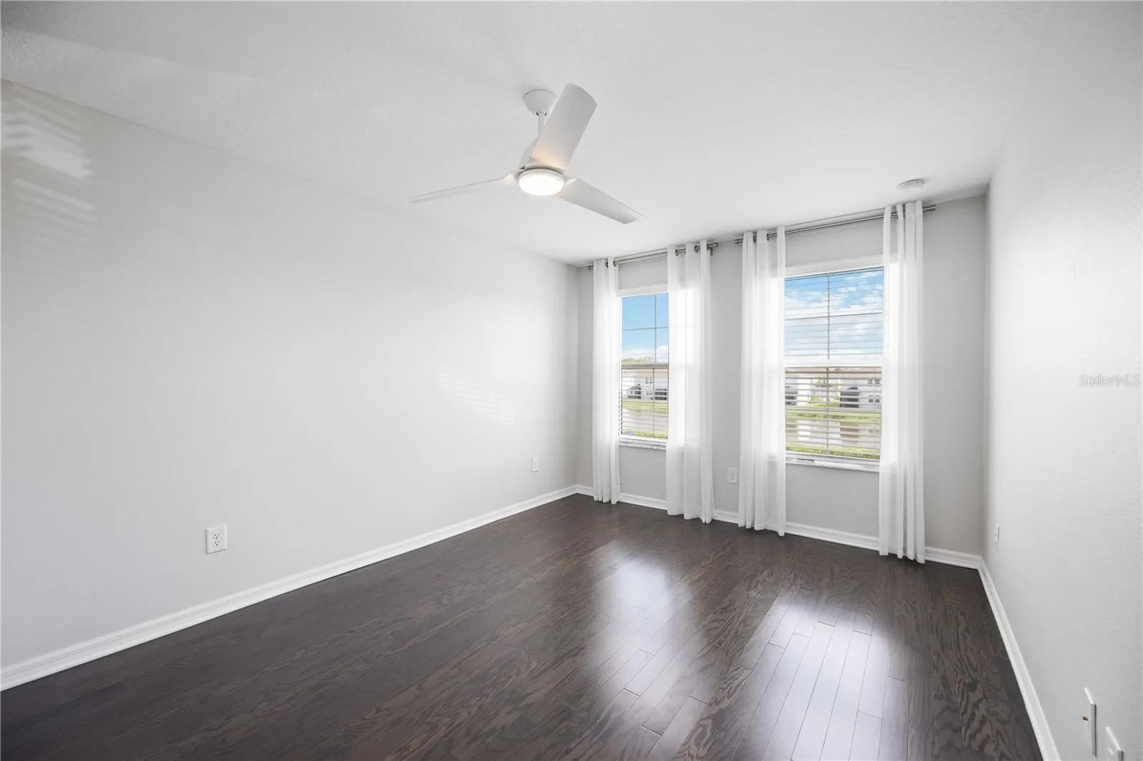 3040 VIA SIENNA CIR
