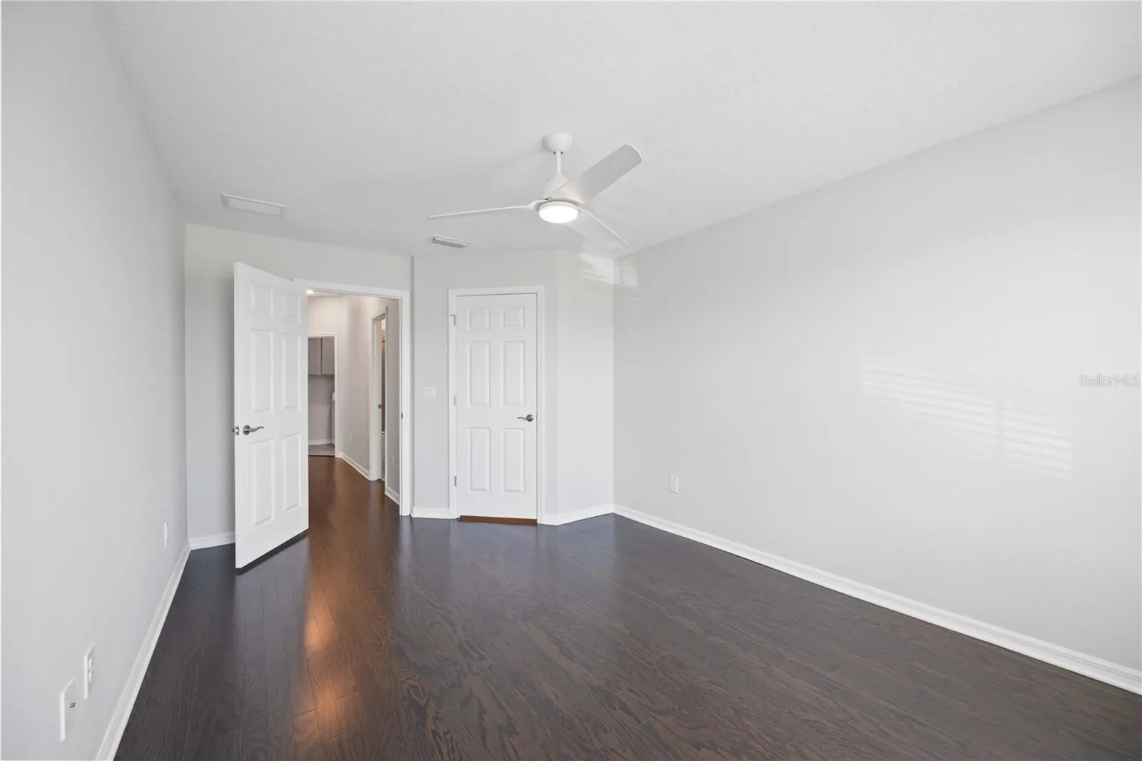 3040 VIA SIENNA CIR