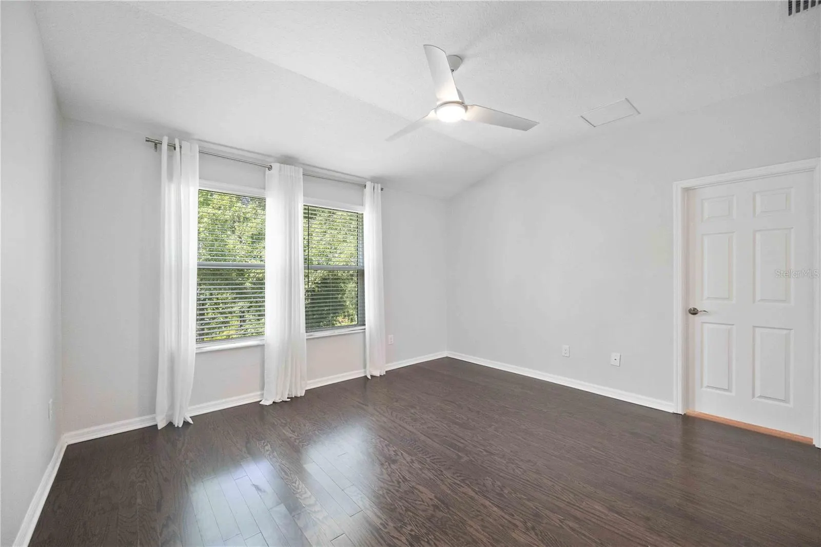 3040 VIA SIENNA CIR