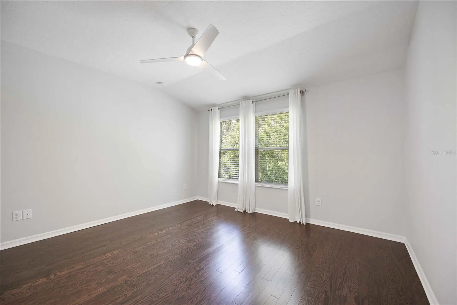 3040 VIA SIENNA CIR