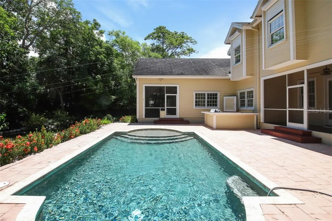 1351 DIXIE LEE LN