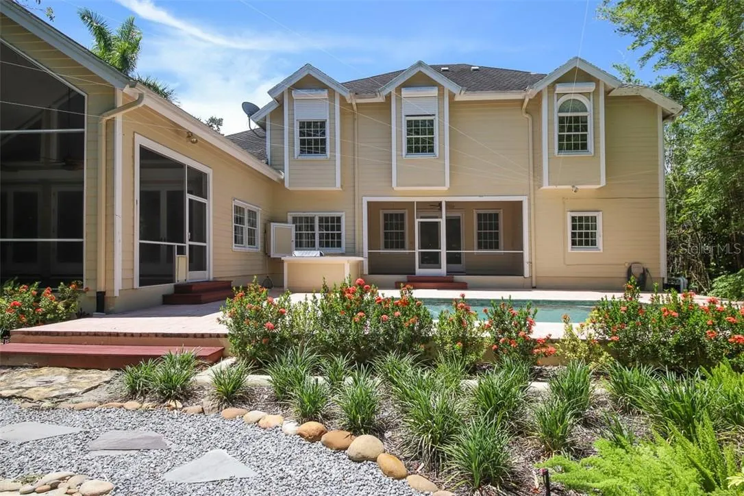 1351 DIXIE LEE LN