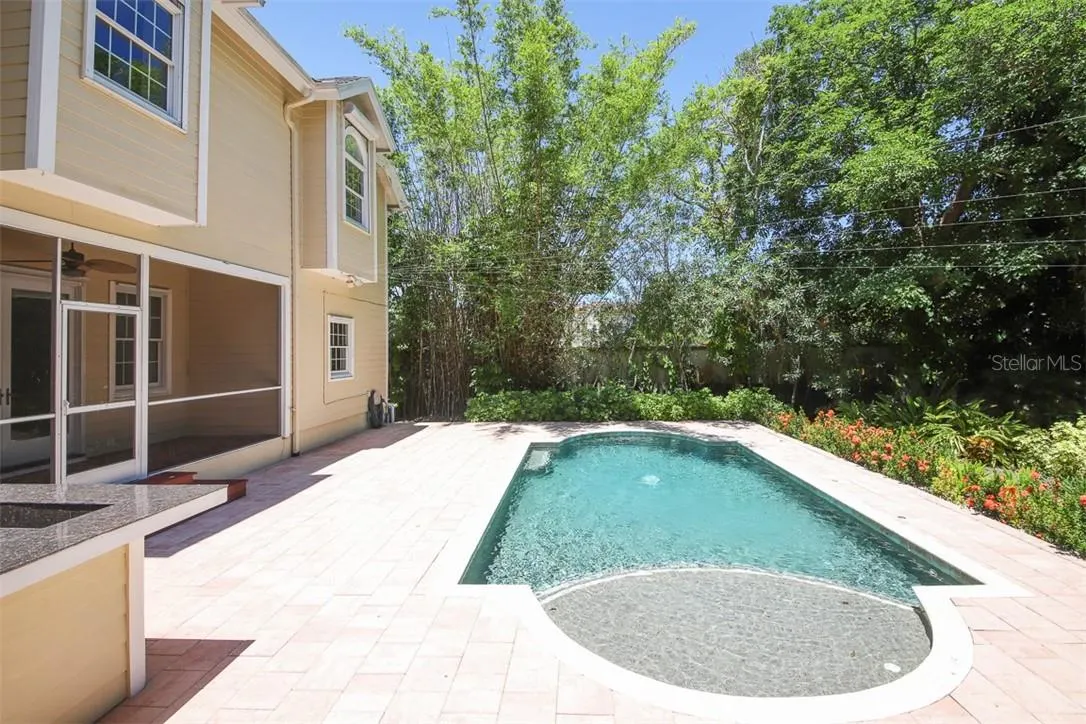 1351 DIXIE LEE LN