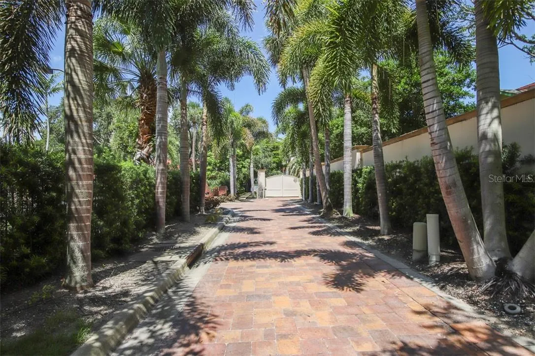 1351 DIXIE LEE LN