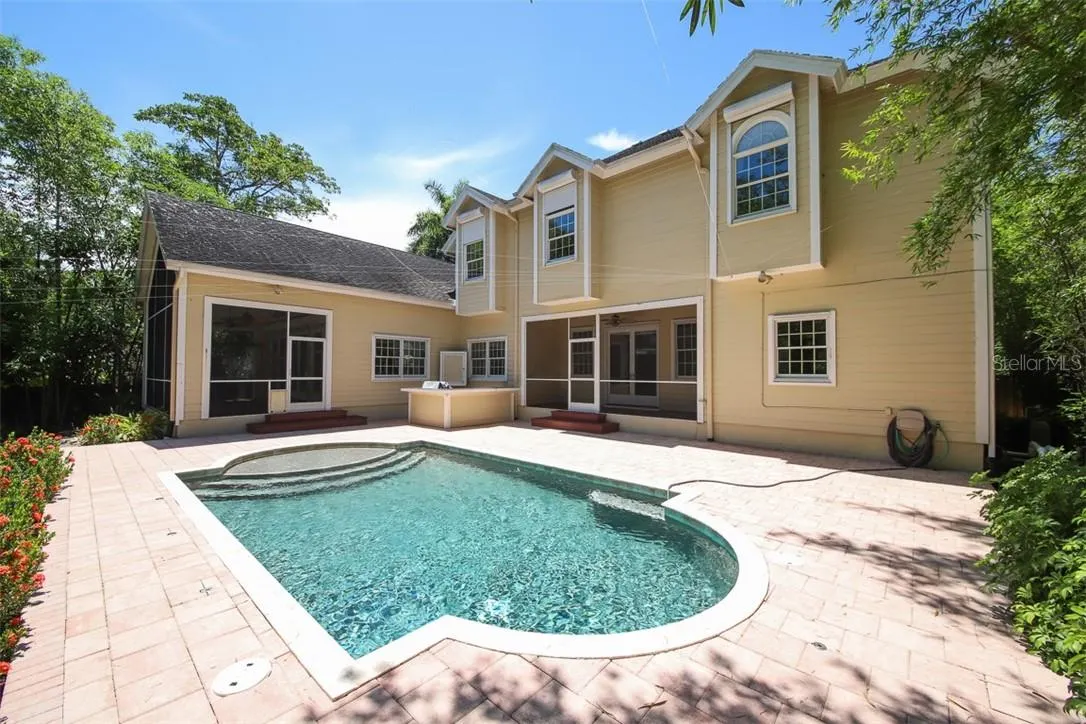 1351 DIXIE LEE LN