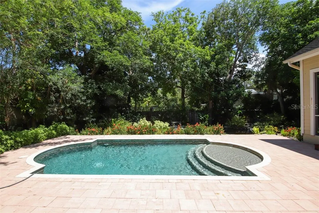 1351 DIXIE LEE LN