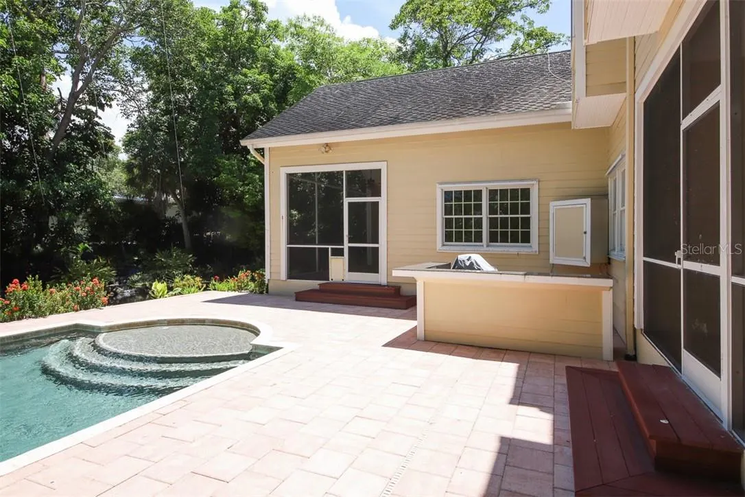 1351 DIXIE LEE LN