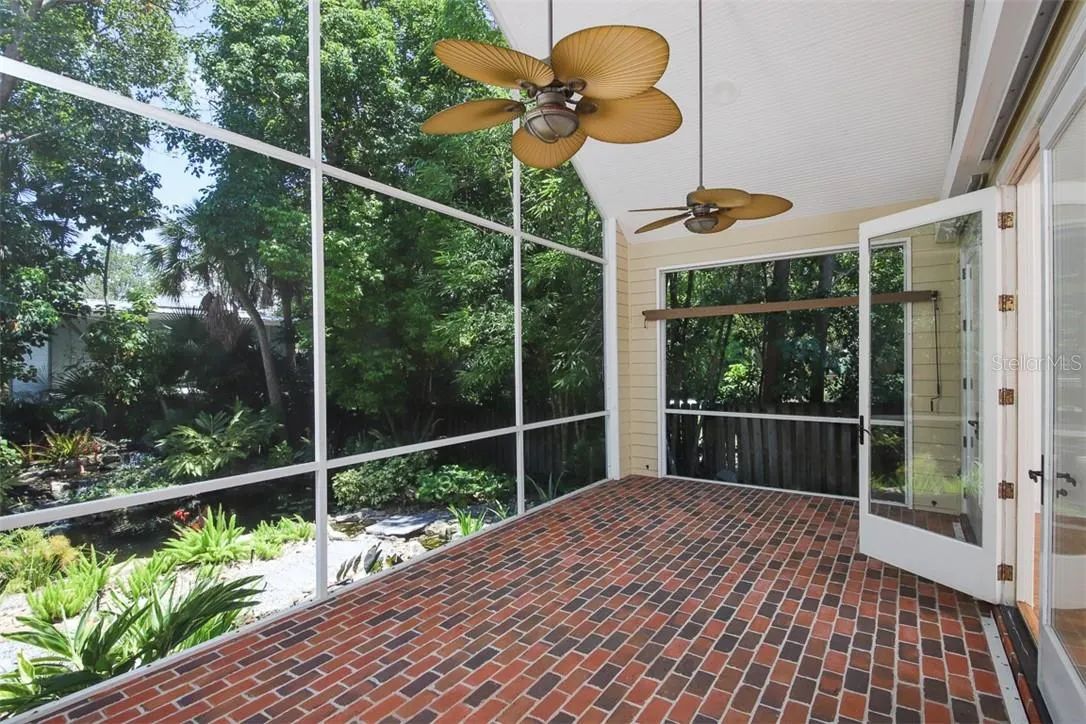 1351 DIXIE LEE LN