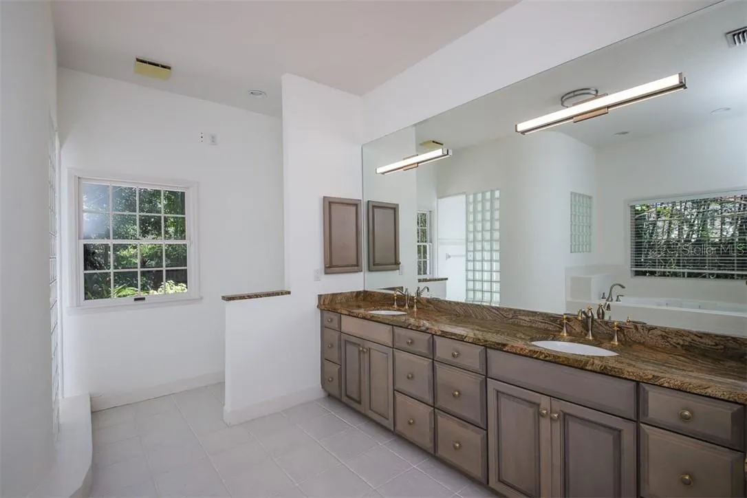 1351 DIXIE LEE LN