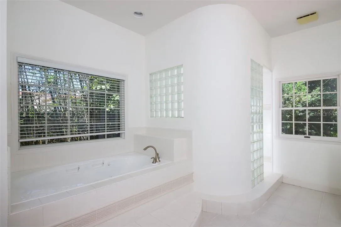 1351 DIXIE LEE LN