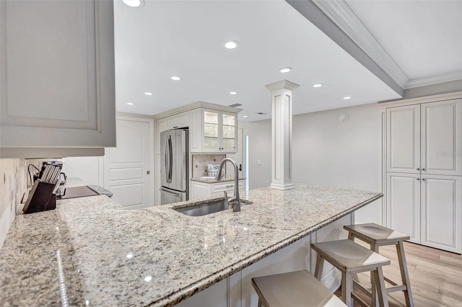 5880 MIDNIGHT PASS RD #206, #206