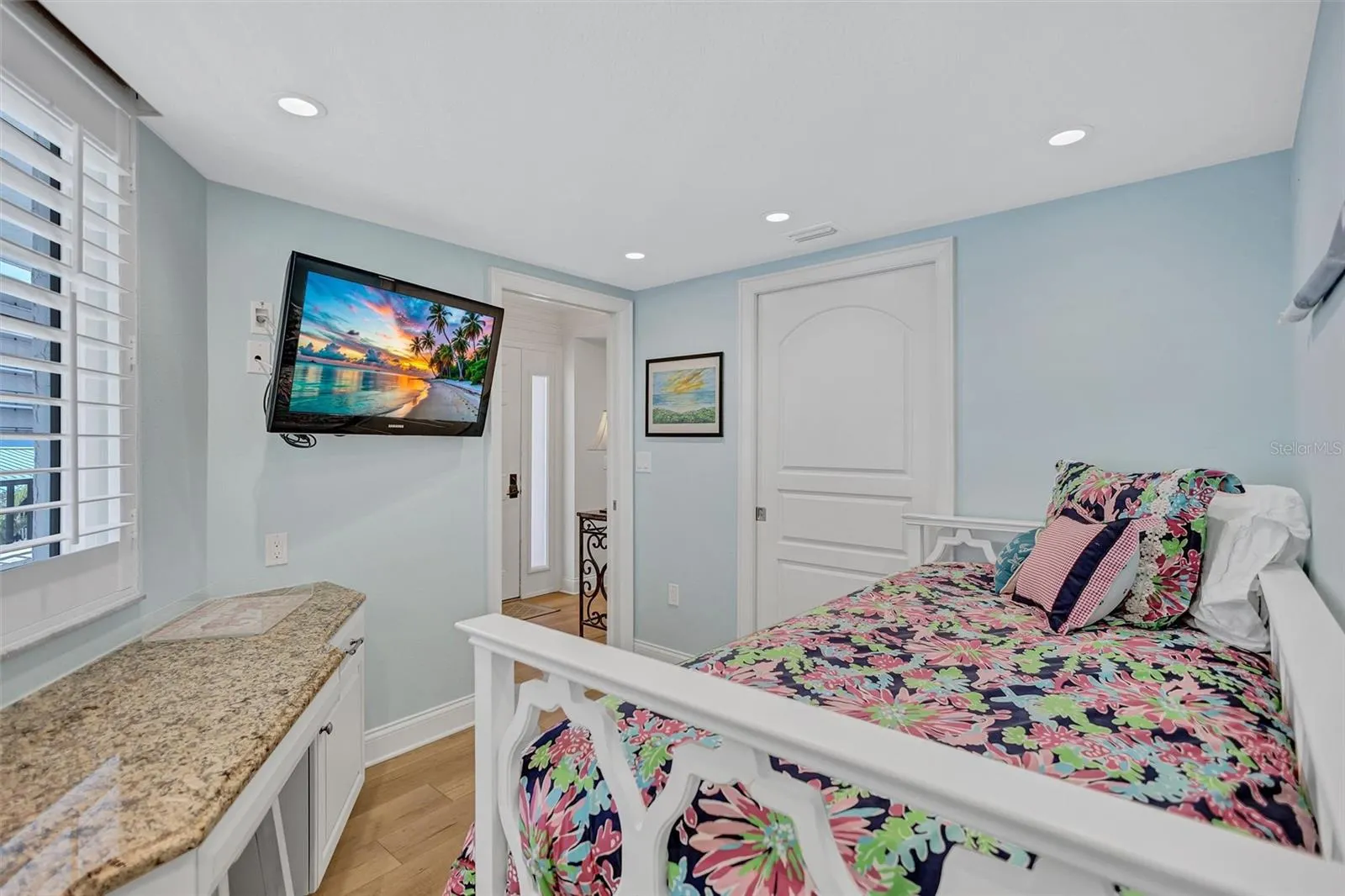 5880 MIDNIGHT PASS RD #206, #206