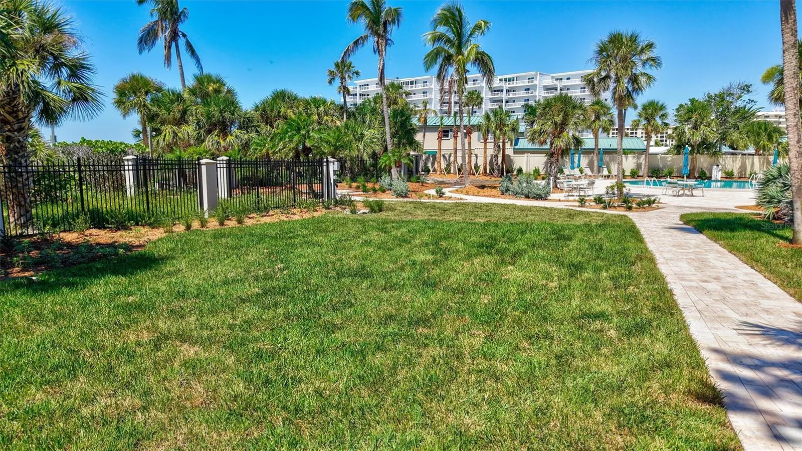 5880 MIDNIGHT PASS RD #206, #206