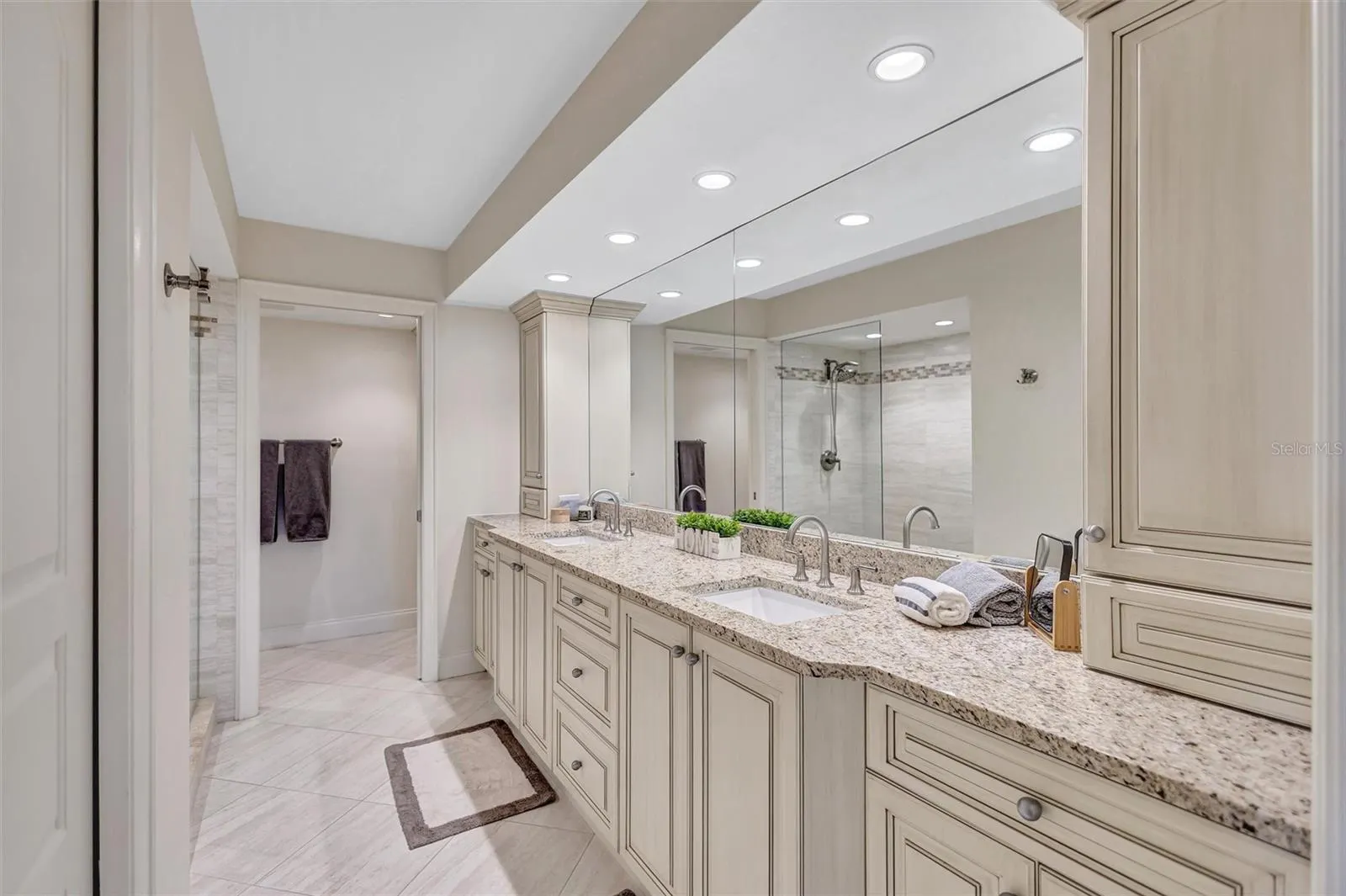 5880 MIDNIGHT PASS RD #206, #206