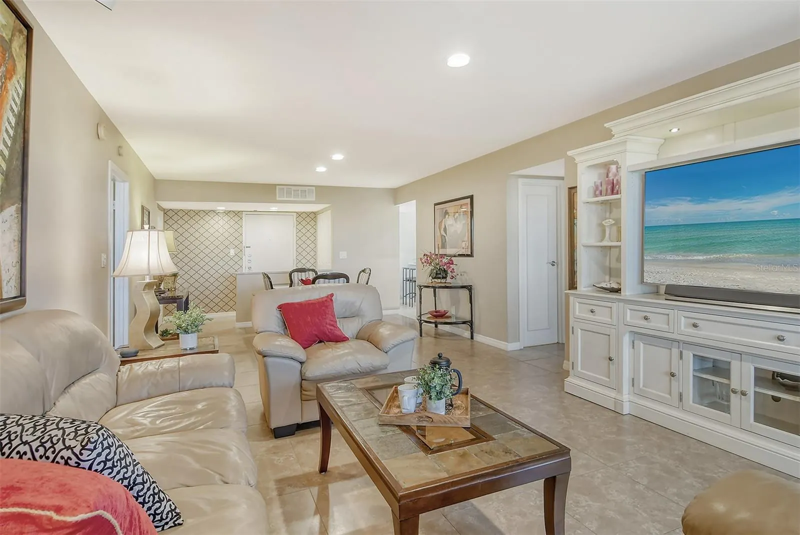 1125 W PEPPERTREE DR #706, #706