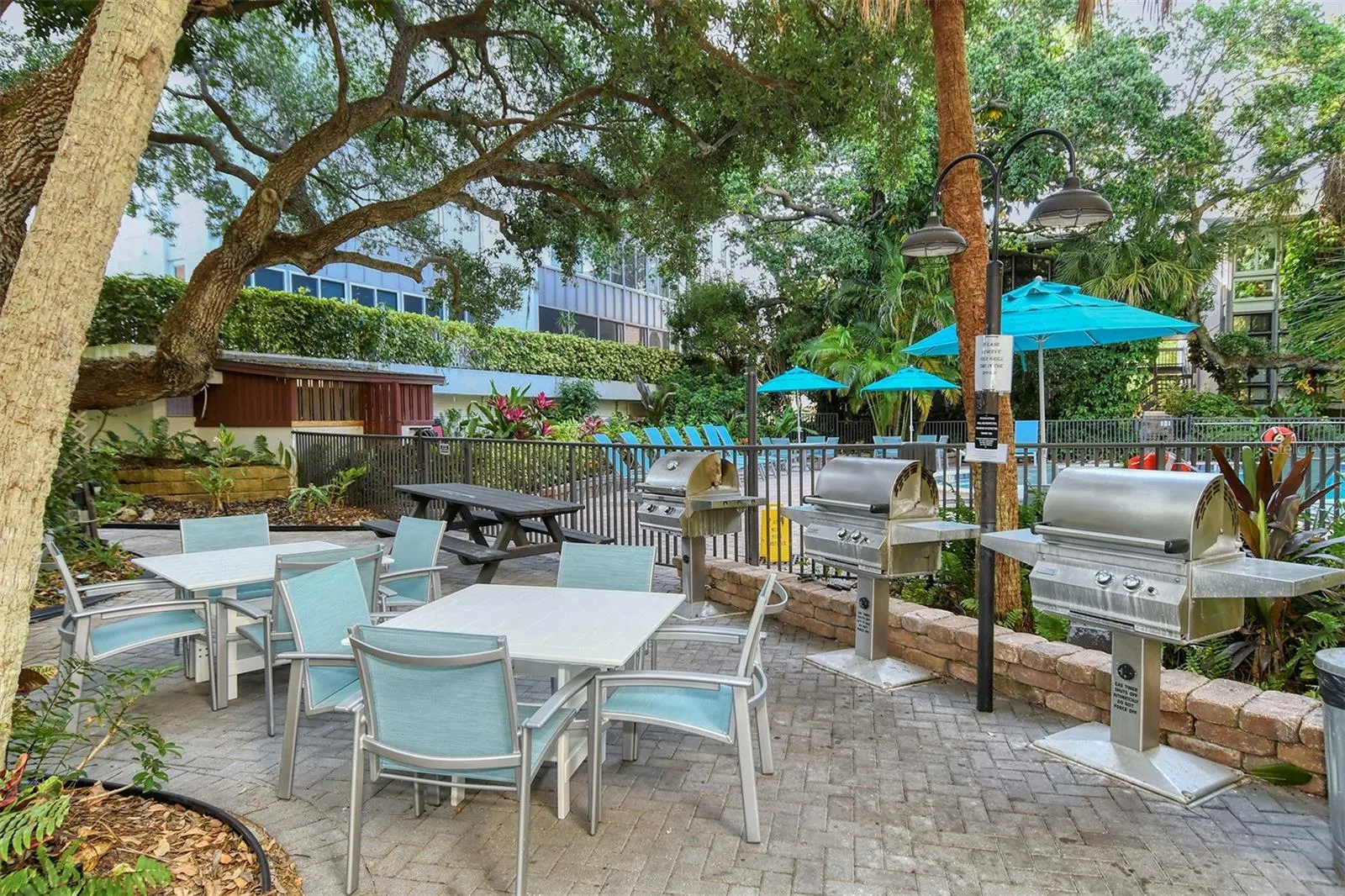 1125 W PEPPERTREE DR #706, #706