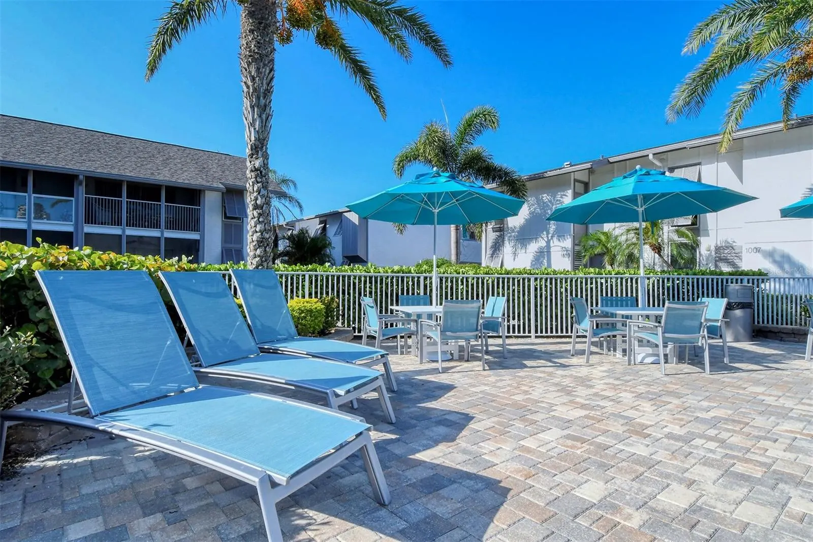 1125 W PEPPERTREE DR #706, #706