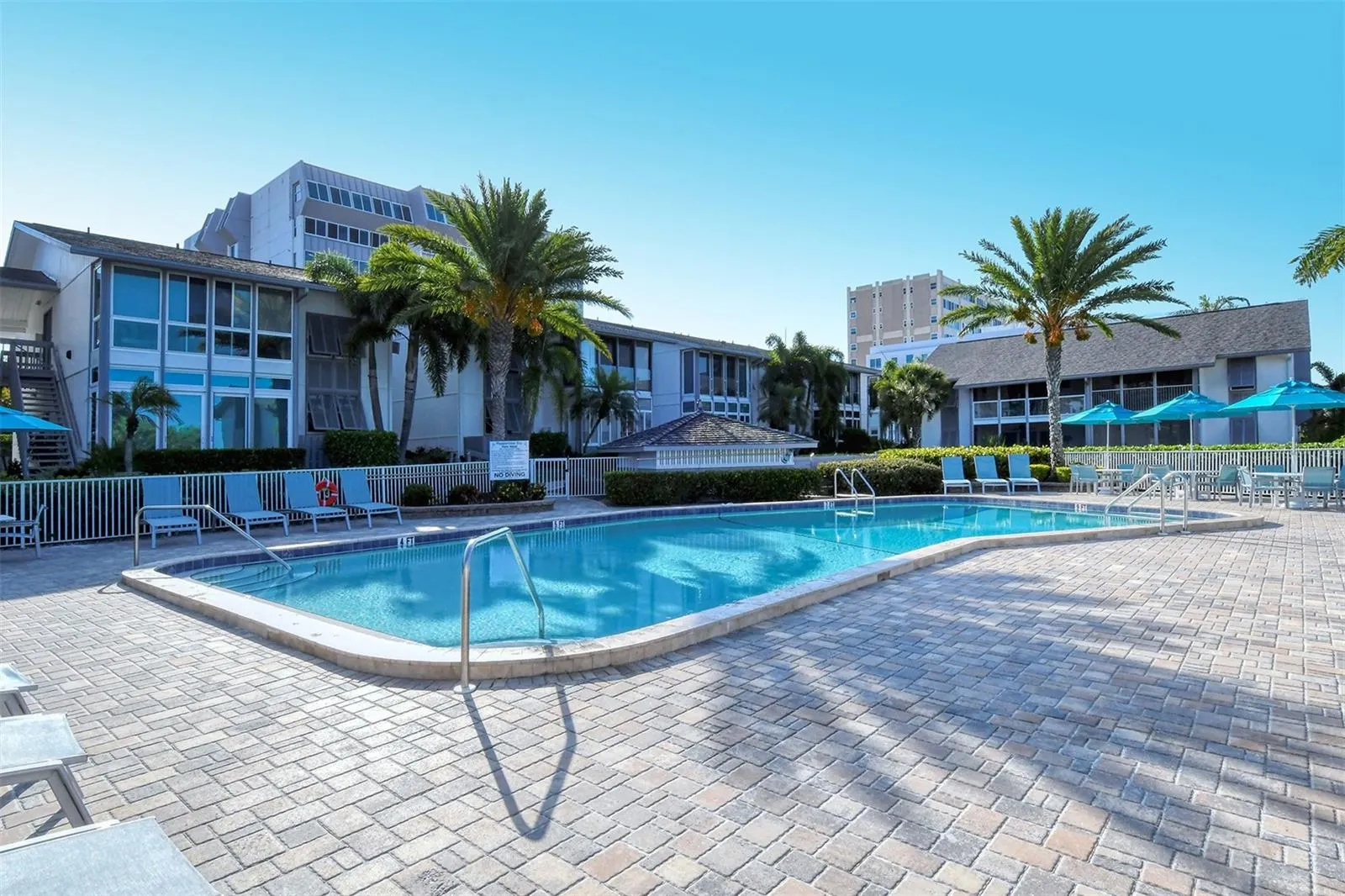 1125 W PEPPERTREE DR #706, #706