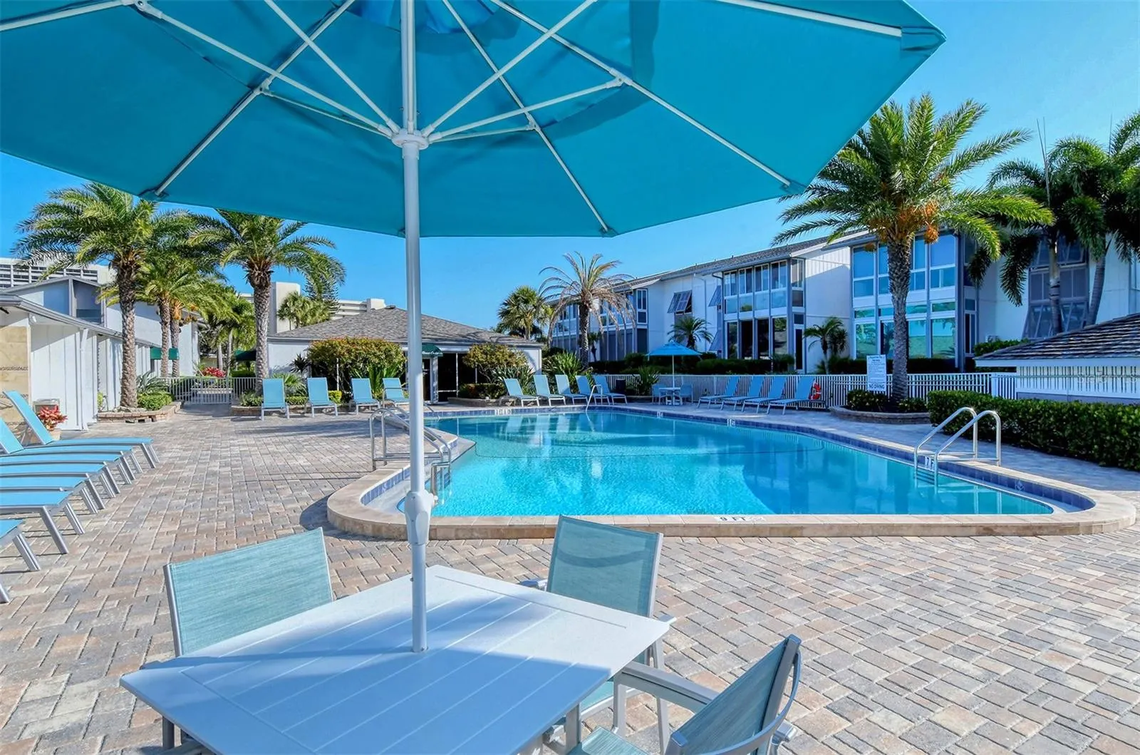 1125 W PEPPERTREE DR #706, #706