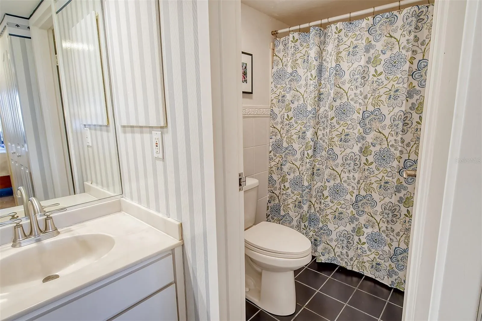 1125 W PEPPERTREE DR #706, #706