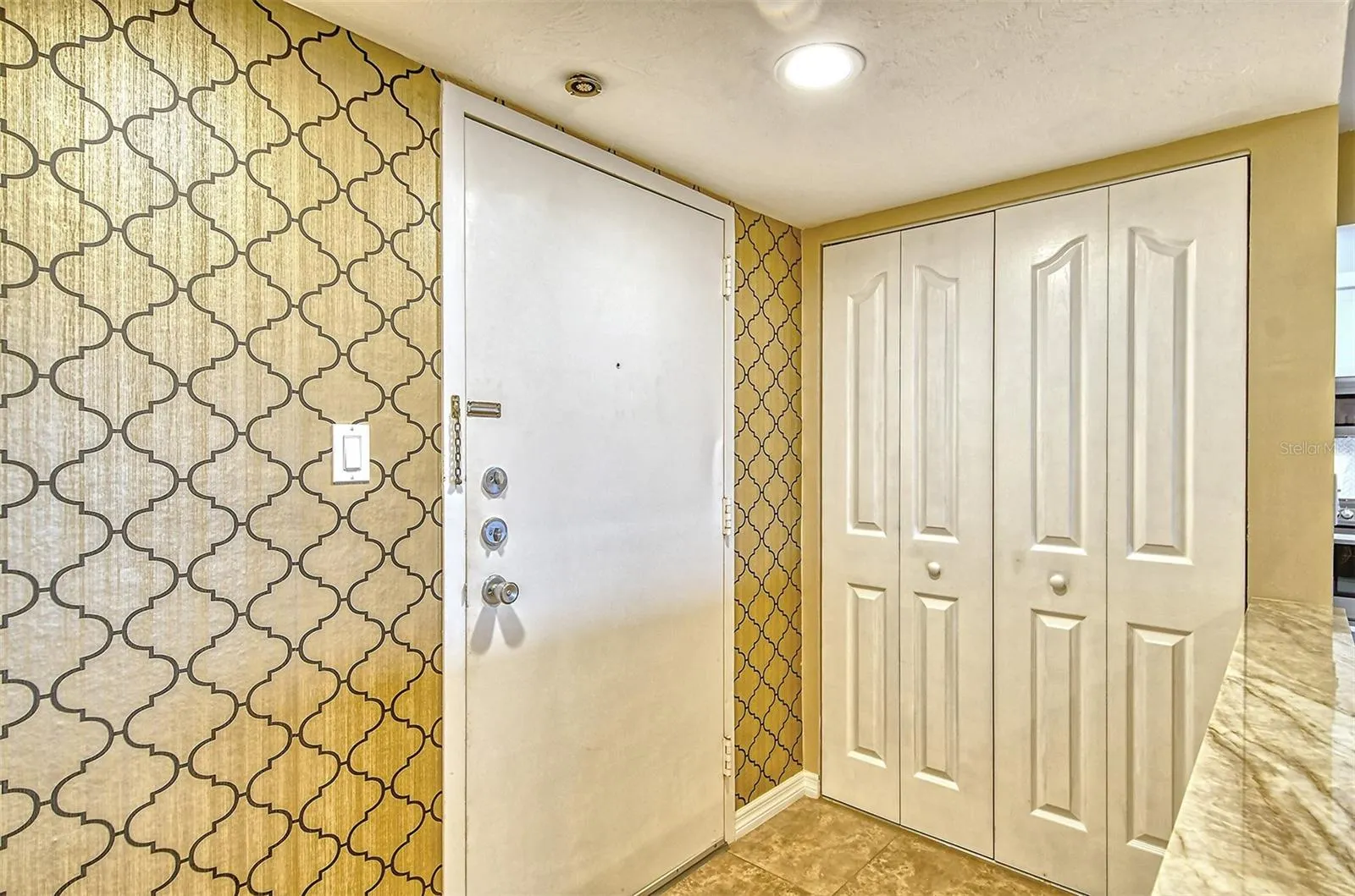 1125 W PEPPERTREE DR #706, #706