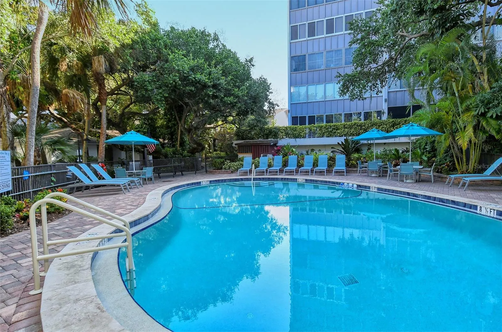 1125 W PEPPERTREE DR #706, #706