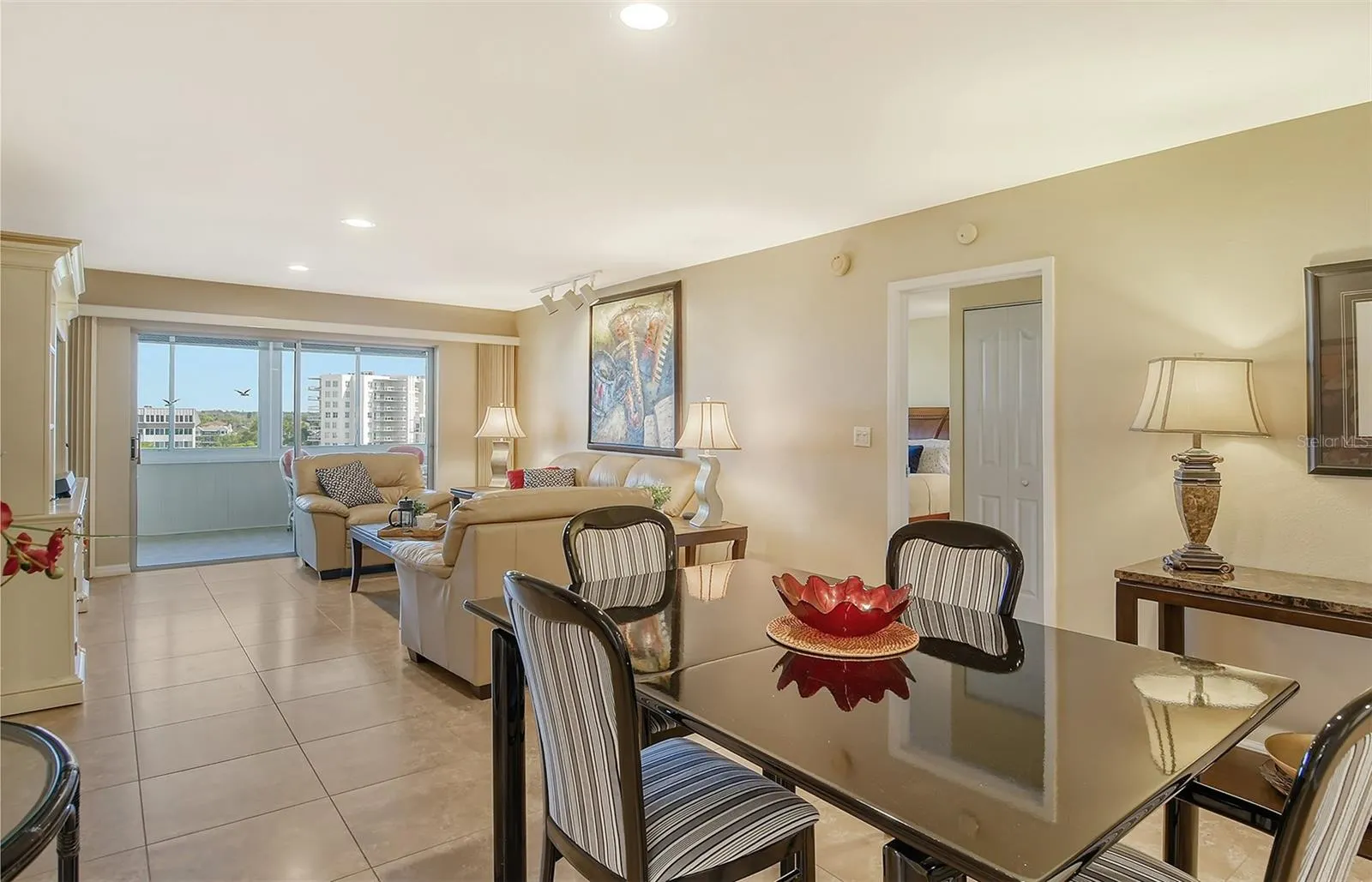 1125 W PEPPERTREE DR #706, #706
