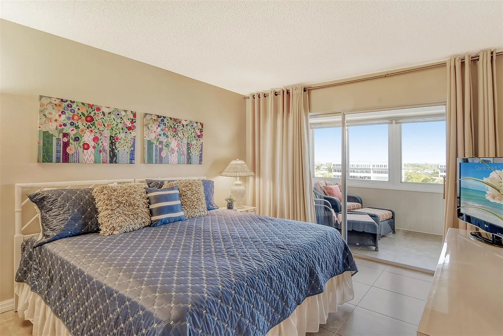 1125 W PEPPERTREE DR #706, #706