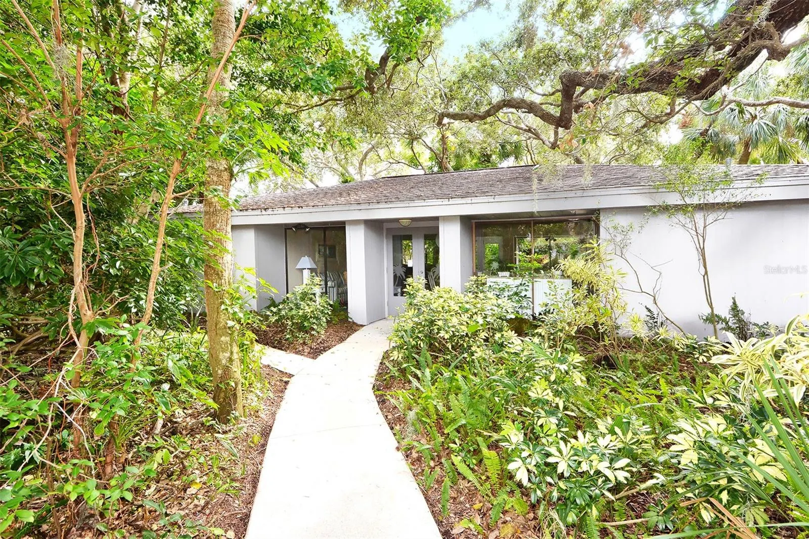 1125 W PEPPERTREE DR #706, #706