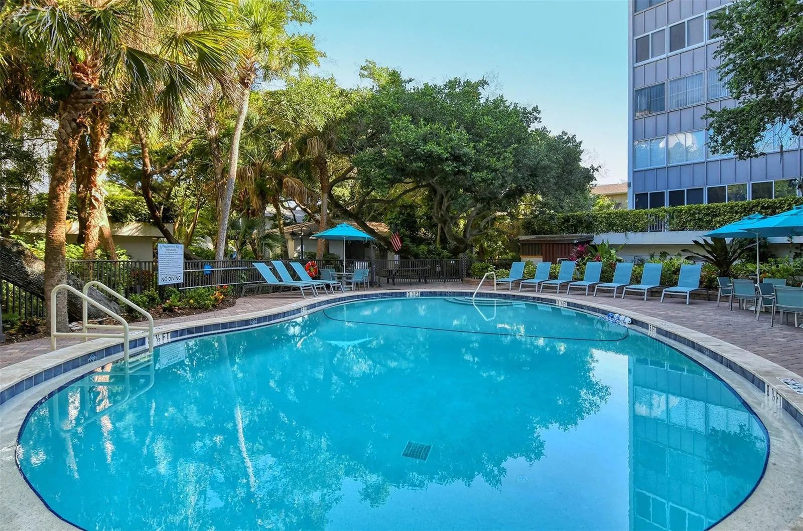 1125 W PEPPERTREE DR #706, #706