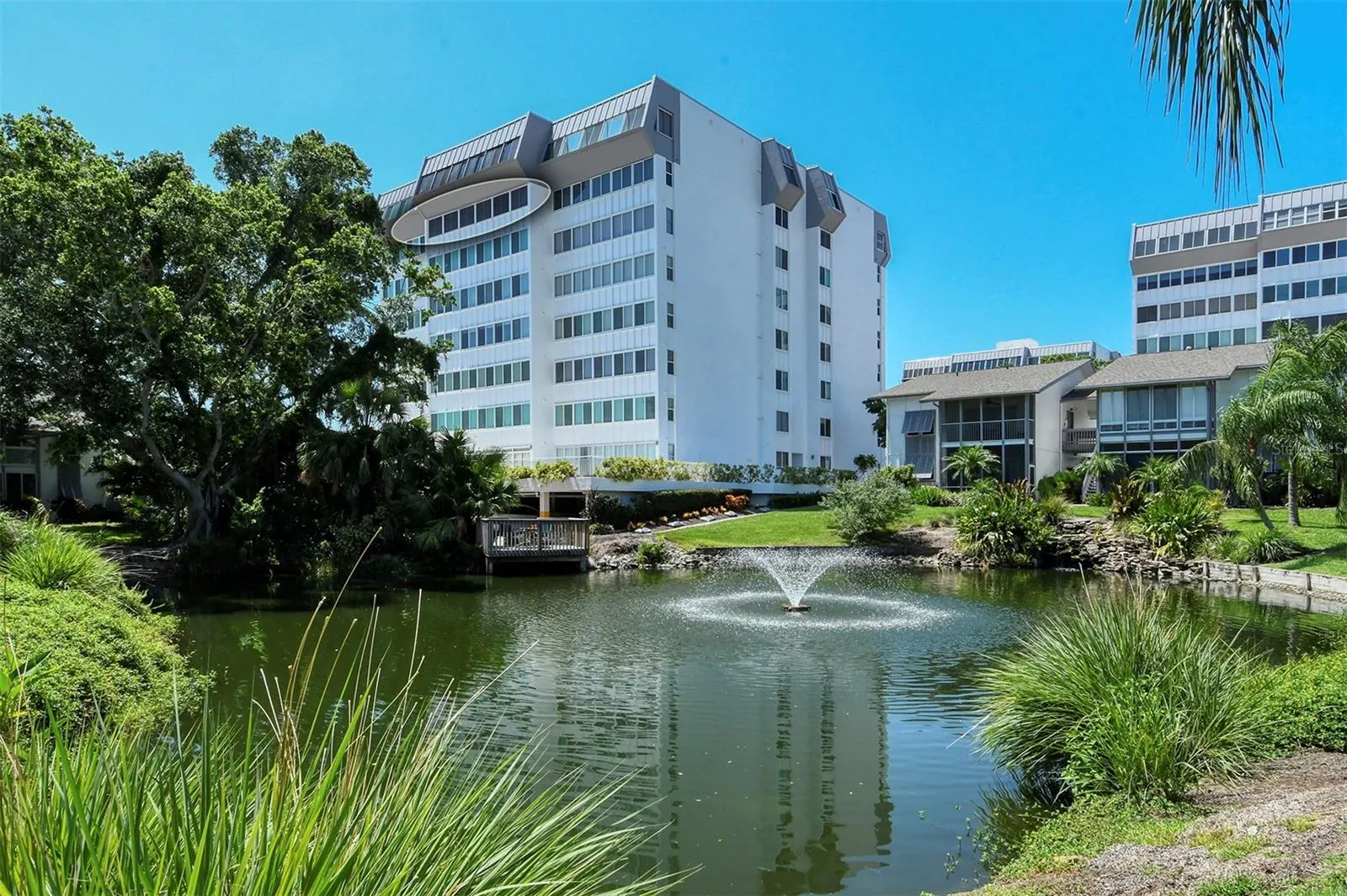 1125 W PEPPERTREE DR #706, #706