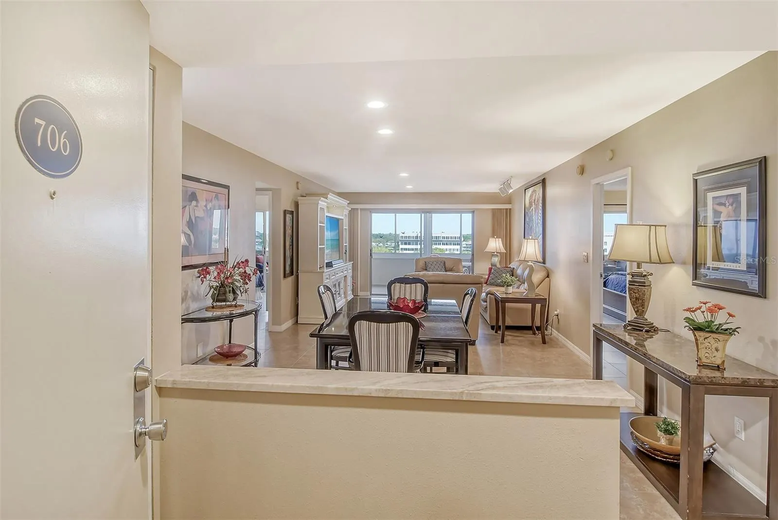 1125 W PEPPERTREE DR #706, #706