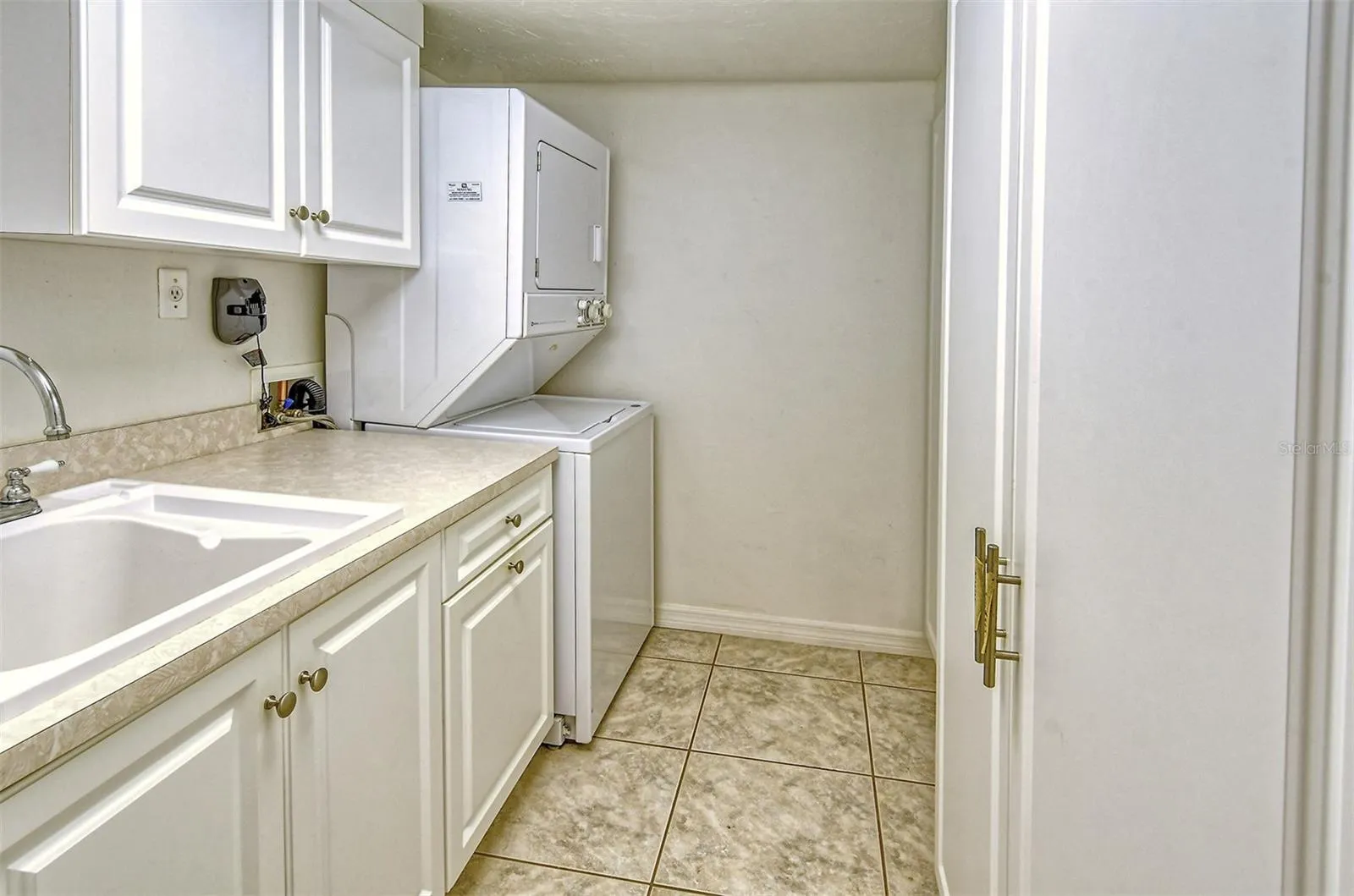 1125 W PEPPERTREE DR #706, #706