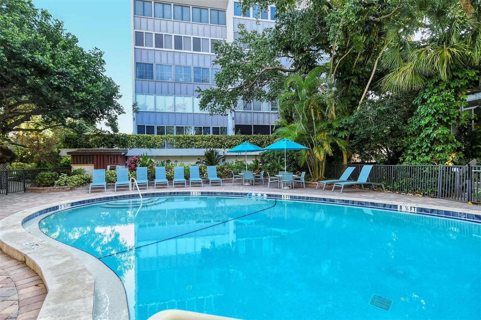 1125 W PEPPERTREE DR #706, #706
