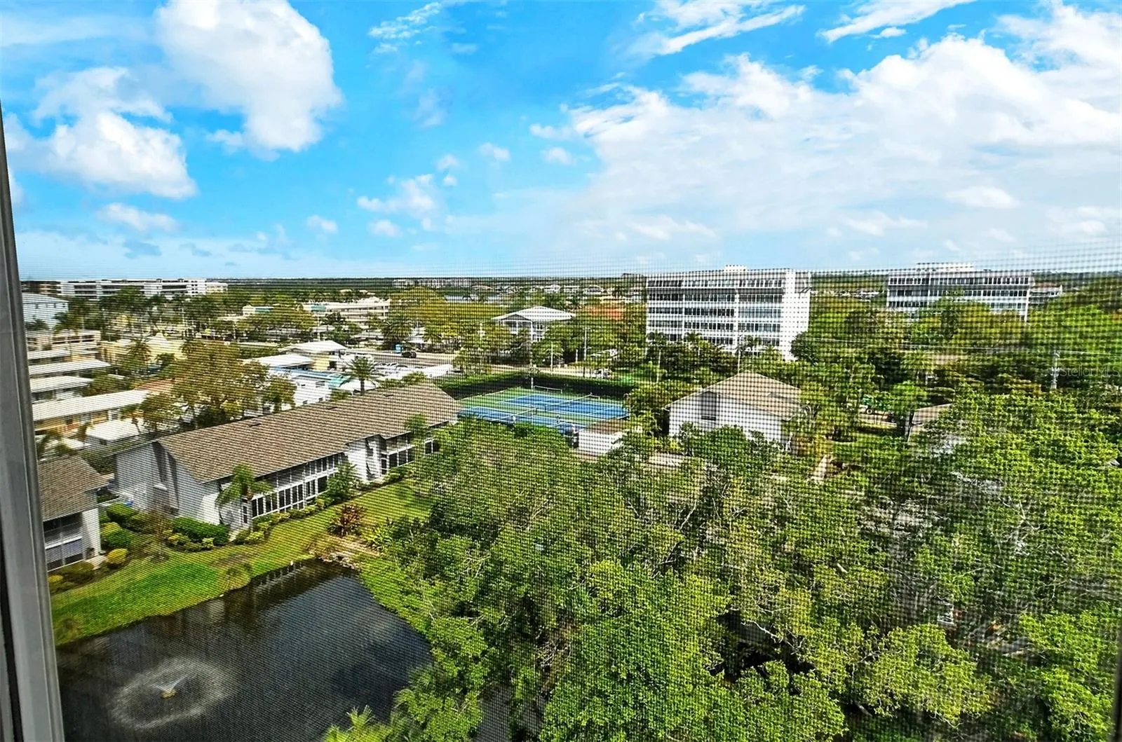 1125 W PEPPERTREE DR #706, #706