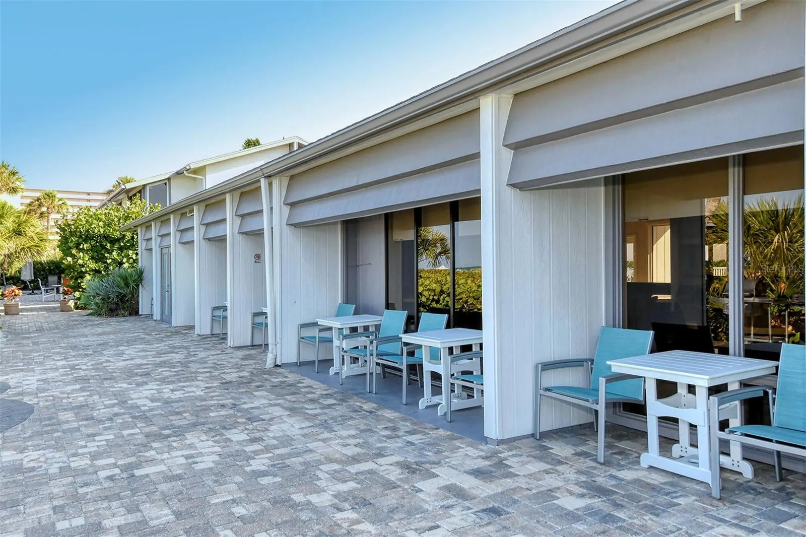 1125 W PEPPERTREE DR #706, #706