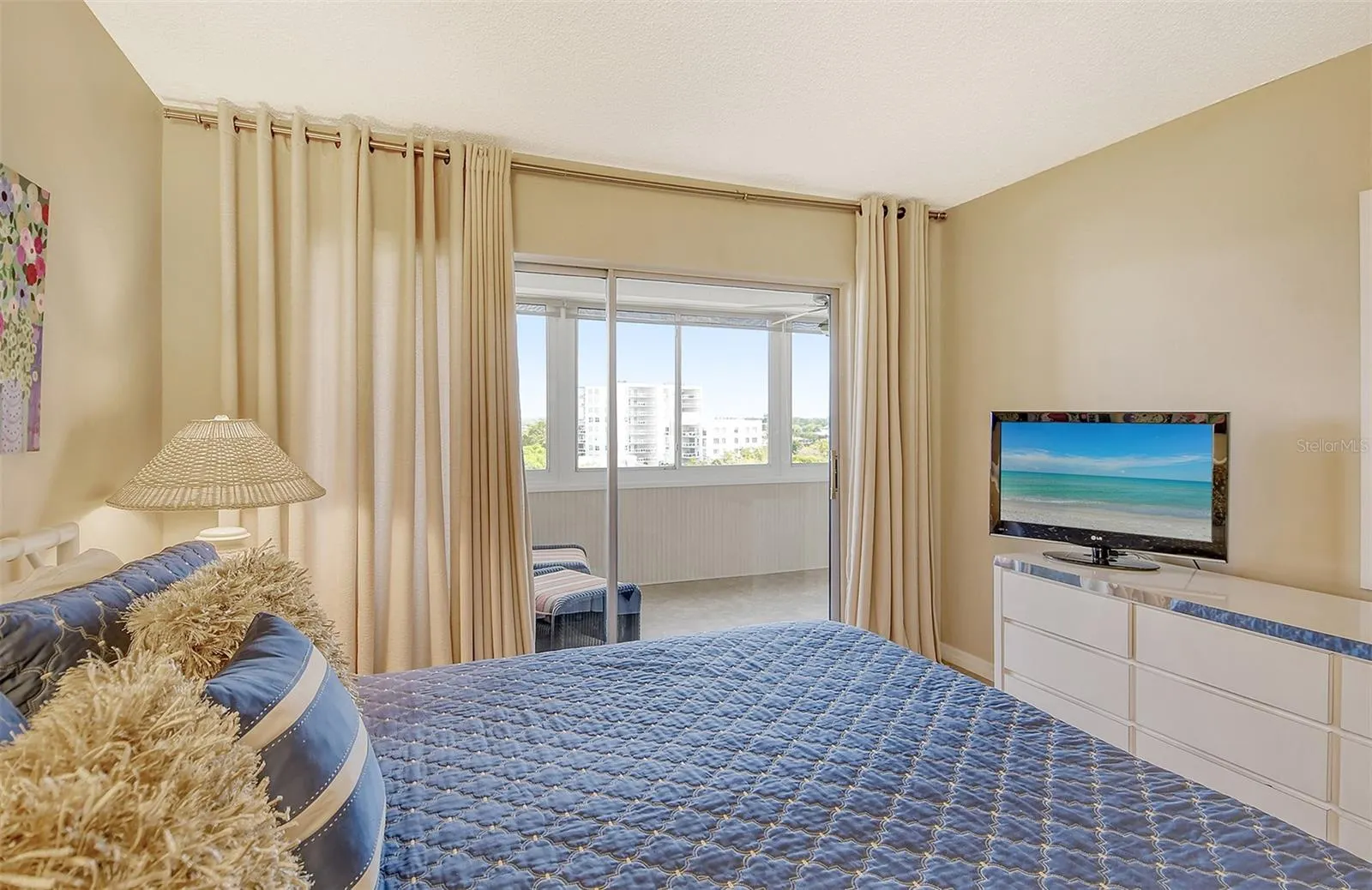 1125 W PEPPERTREE DR #706, #706