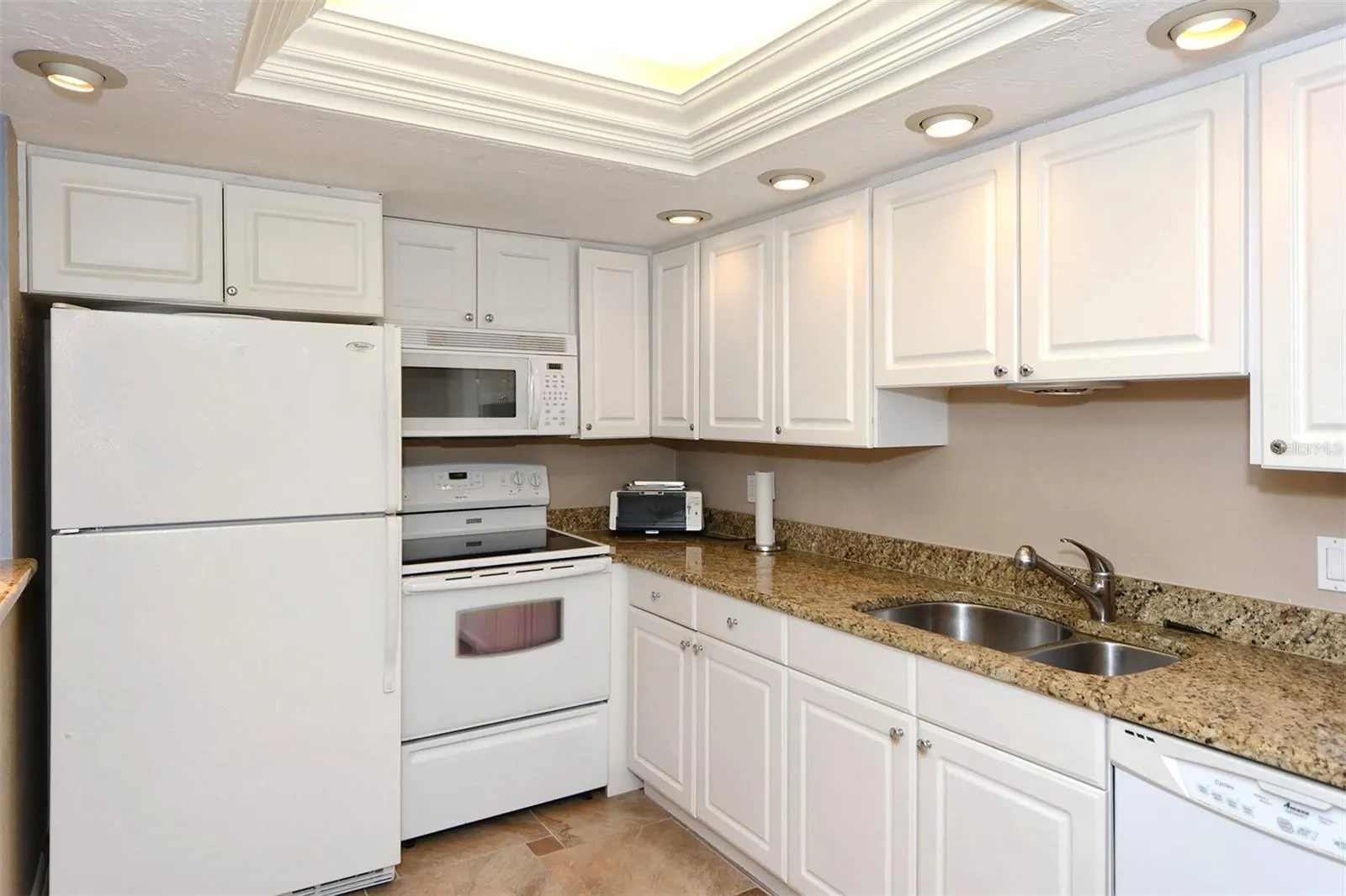 1125 W PEPPERTREE DR #706, #706